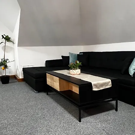 Apartnam Lucy *
