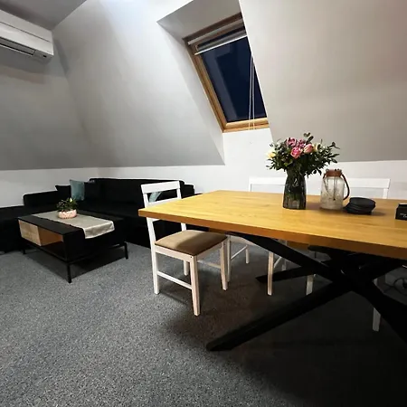 Apartnam Lucy