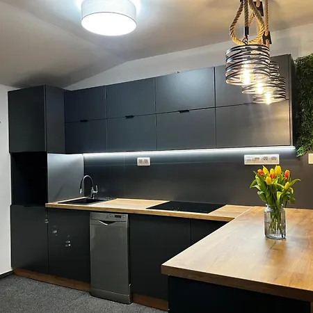 Apartnam Lucy